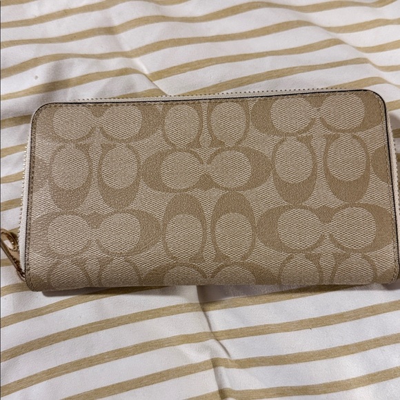 Coach Beige Signature Canvas Satchel with Matching Wristlet and Wallet - Picture 8 of 13